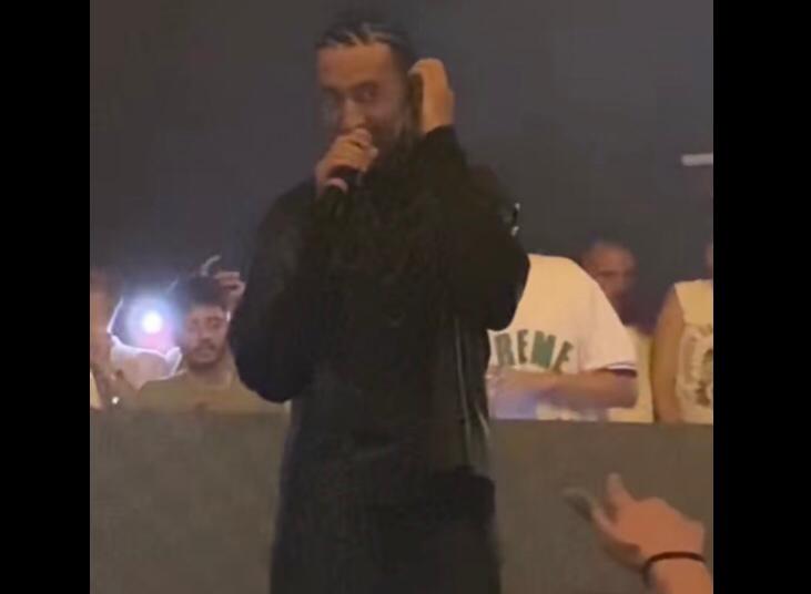 La reazione di Ghali al coro “portaci a putt**e” | VIDEO article-post