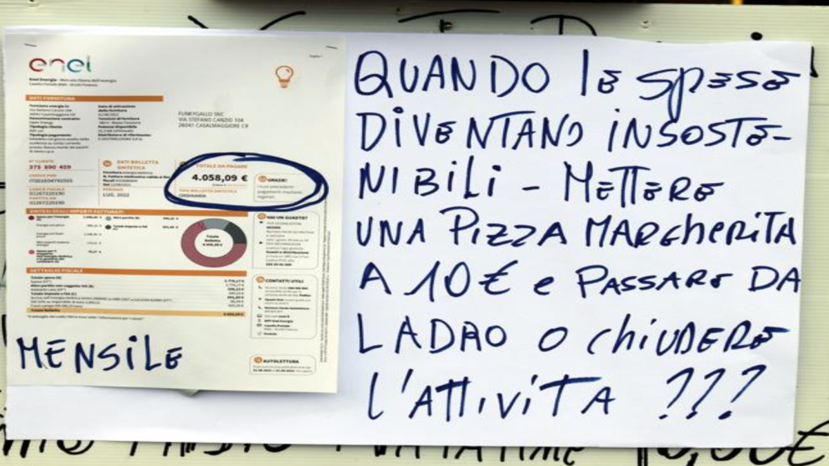 Il titolare della pizzeria che ha esposto in vetrina la bolletta della luce: “O passo da ladro o chiudo” article-post