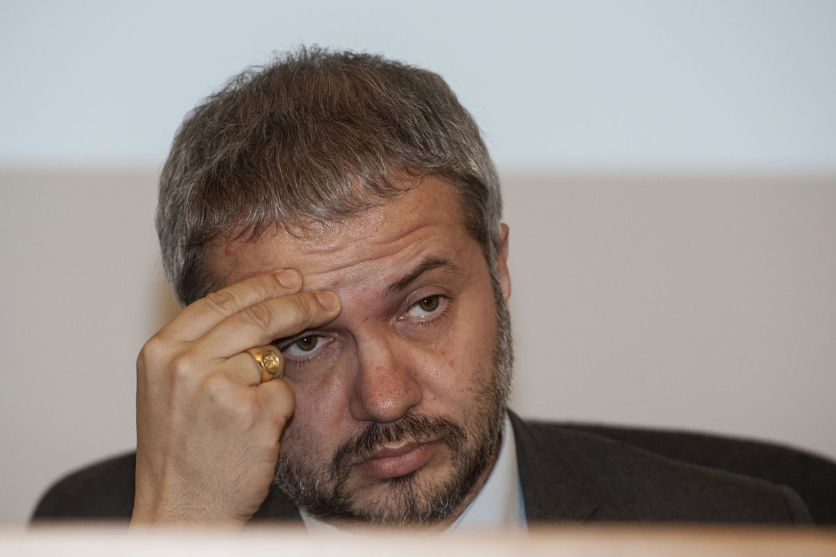 La gaffe del leghista Borghi: condivide la tessera sanitaria con tutti i suoi dati, ma cancella il codice fiscale article-post