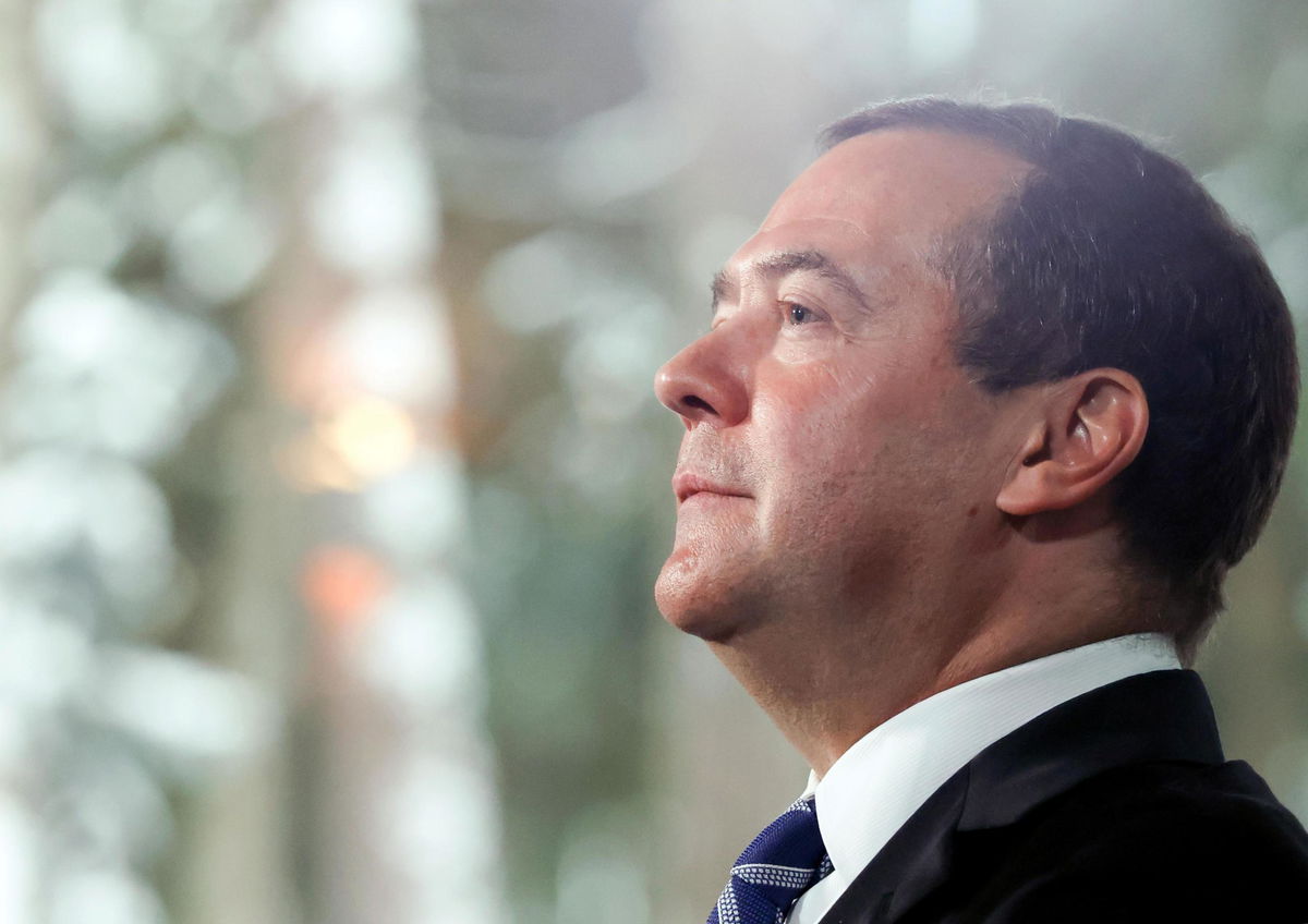 Dopo Putin anche Medvedev minaccia: “Anche armi nucleari per difendere i territori annessi” article-post