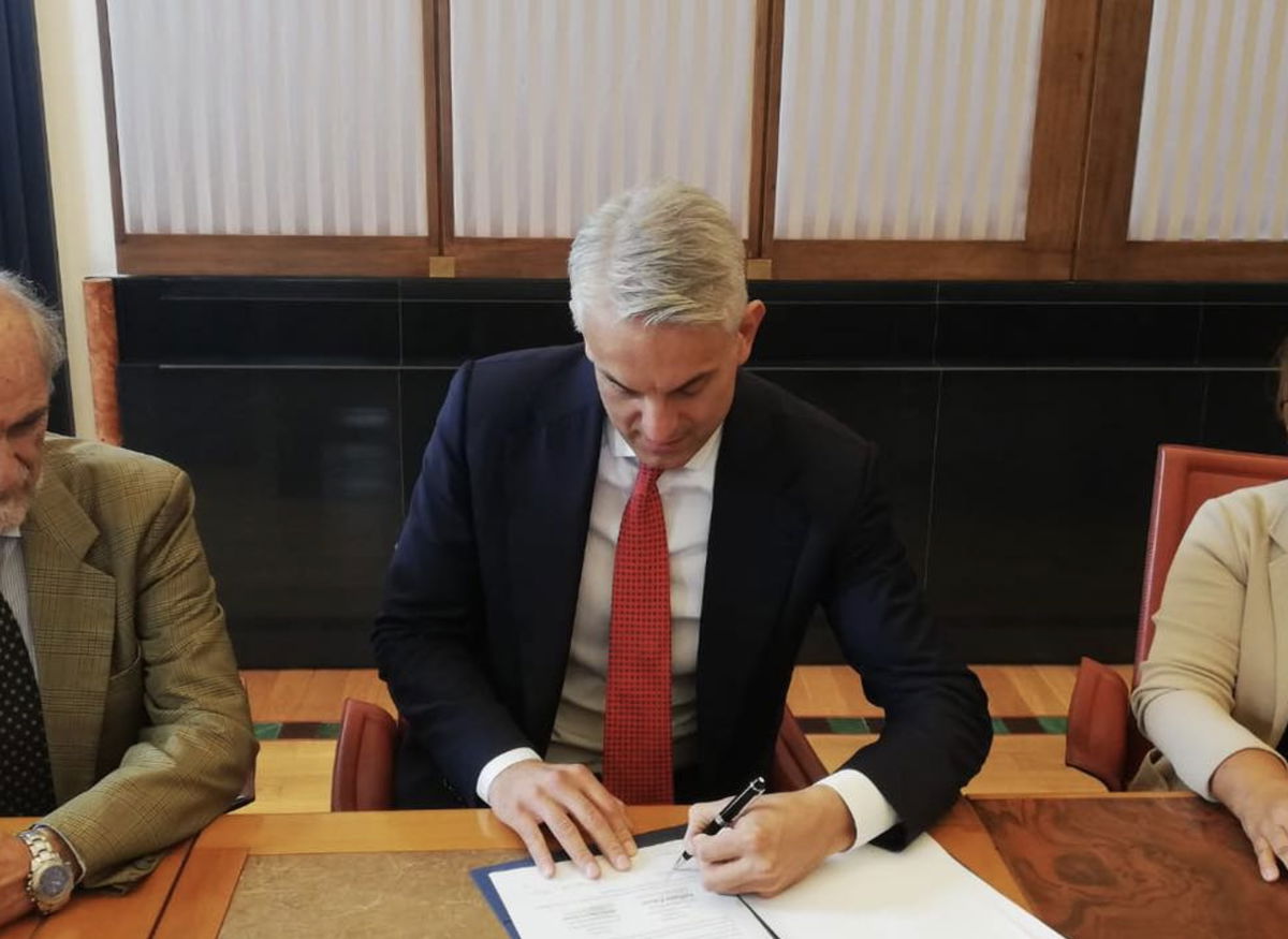 Il sindaco che risponde alla richiesta sgrammaticata di chiudere le scuole per pioggia article-post