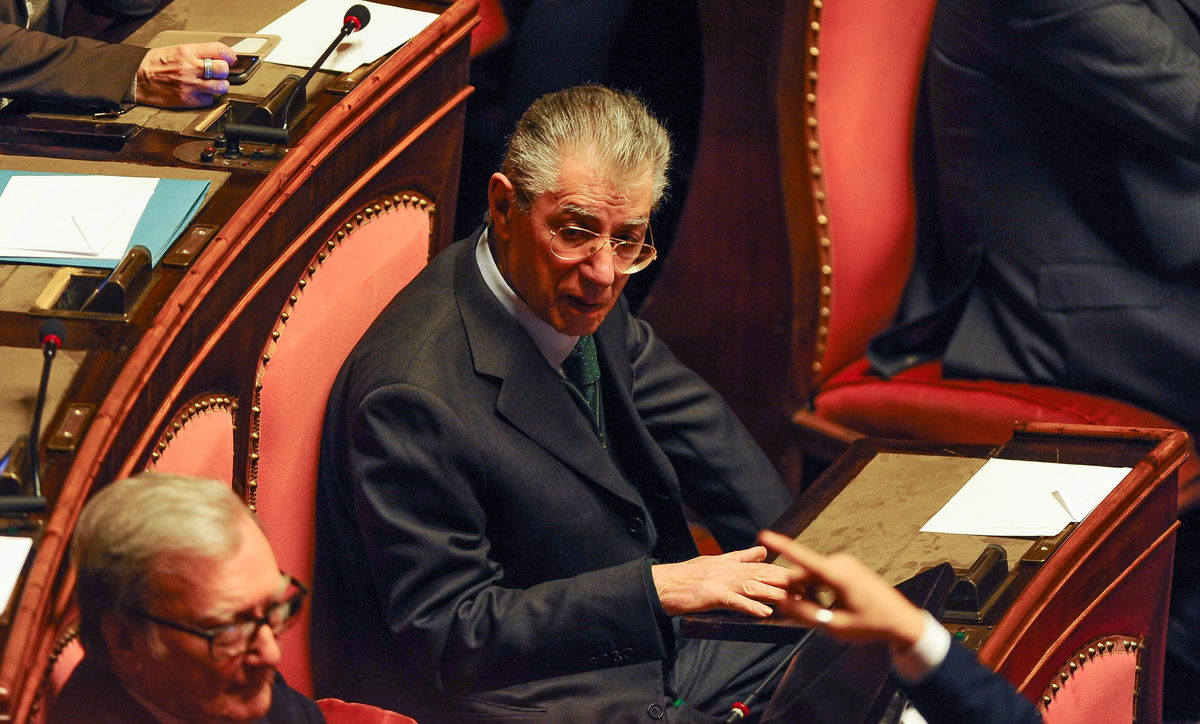 Bossi non eletto, anzi sì: cosa è successo al Viminale con la ripartizione dei collegi plurinominali article-post