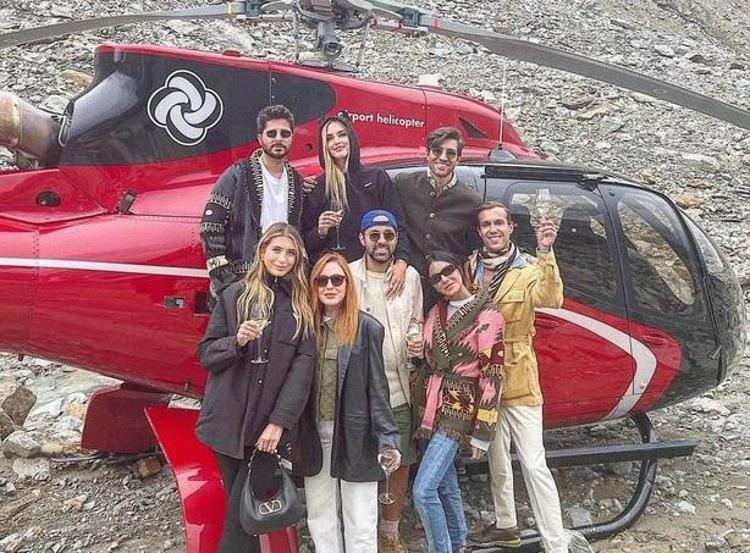 Bufera su Chiara Ferragni che prende l’elicottero per andare a fare aperitivo su un ghiacciaio svizzero article-post