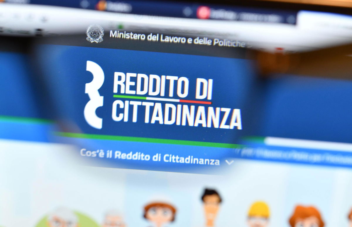 Polemica sul sindaco di Melito: “Reddito di cittadinanza revocato a chi non fa la raccolta differenziata” article-post