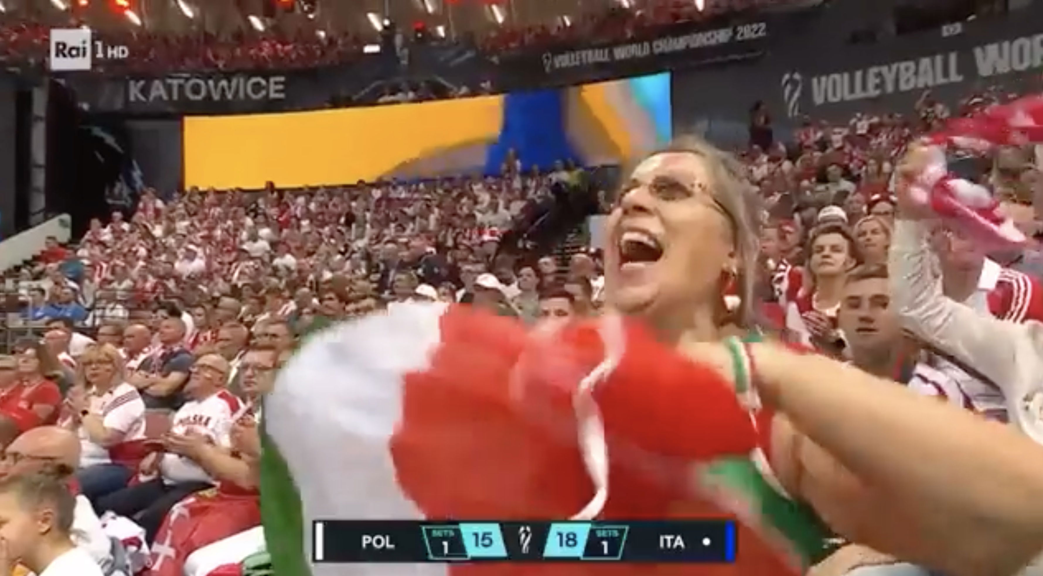 tifosa italiana esulta