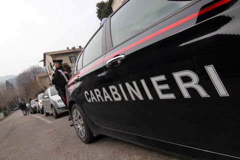 Donna uccisa in casa e marito in fin di vita: fermata la figlia della coppia aggredita in provincia di Padova preview