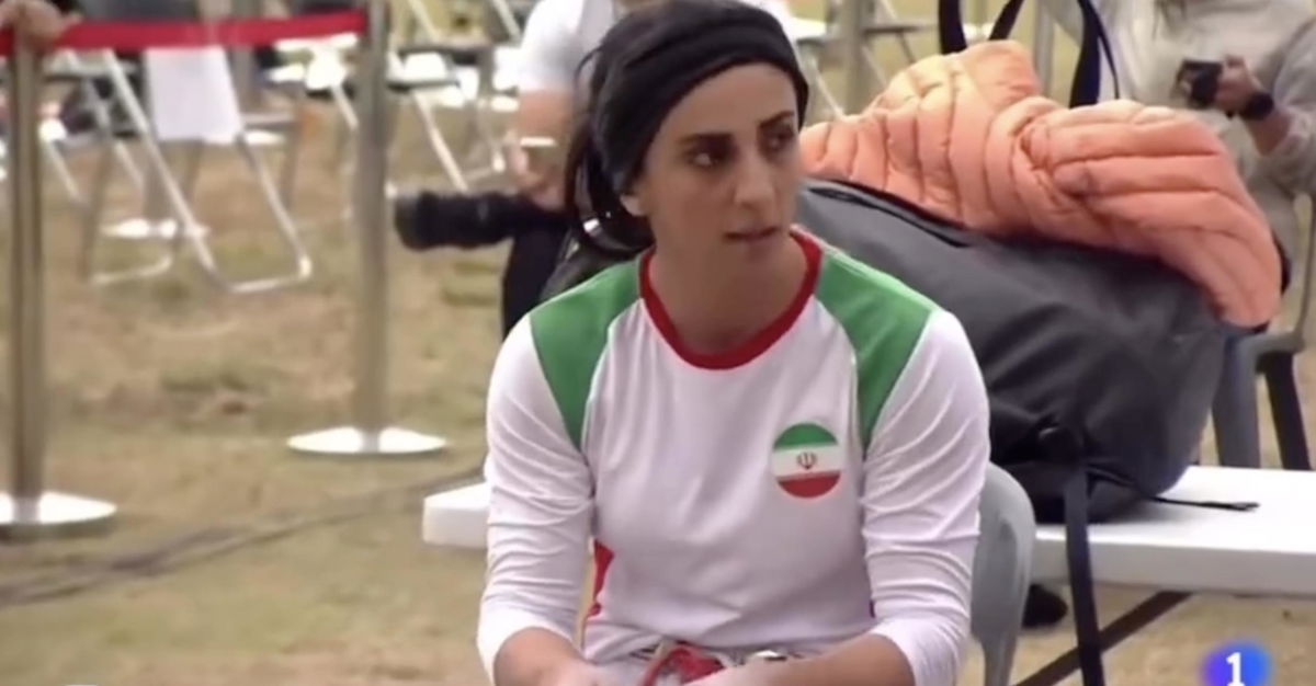 Tutto quello che non torna sulla versione di Elnaz Rekabi sull’hijab caduto | VIDEO article-post