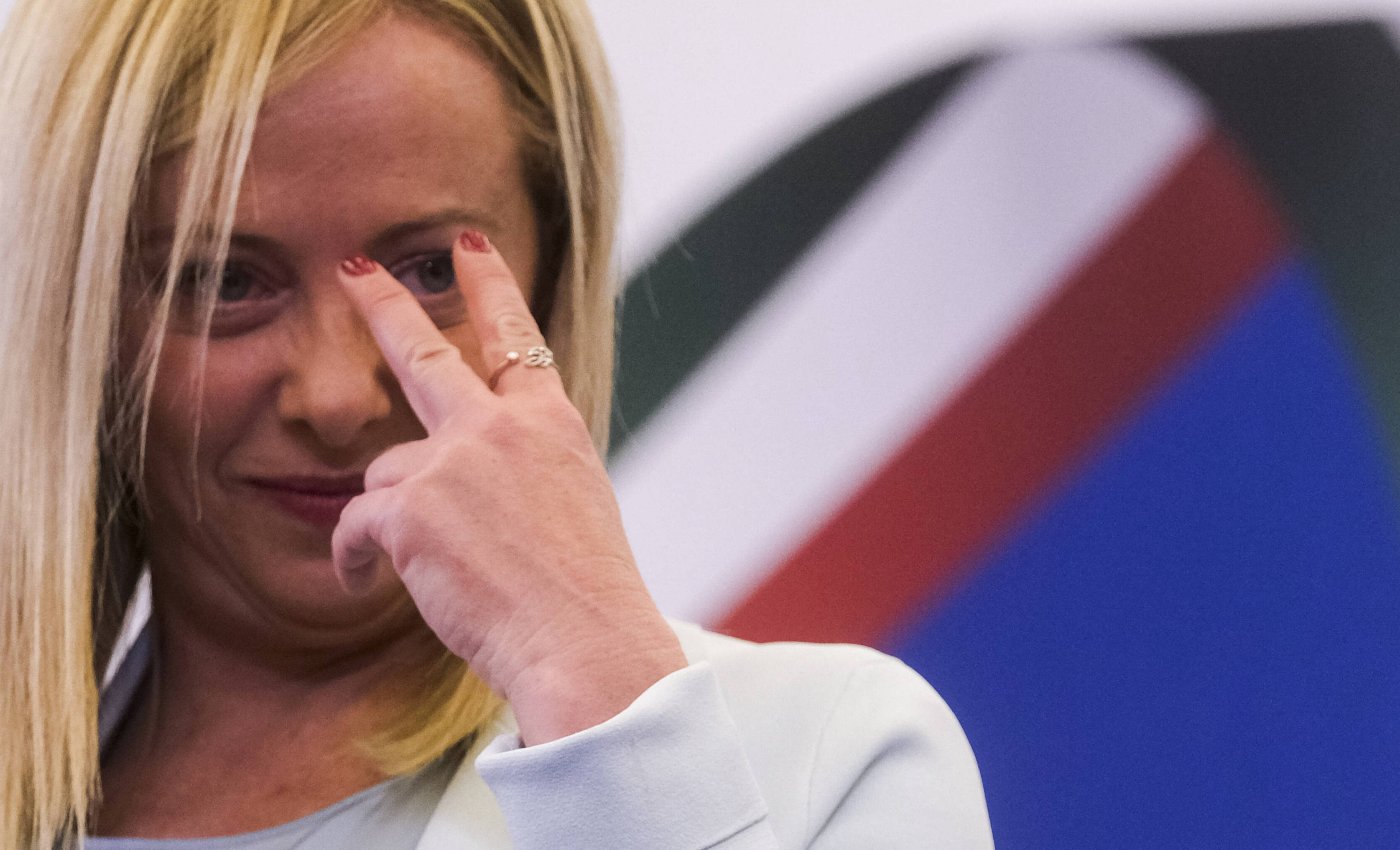 Sondaggi politici oggi Giorgia Meloni rave party