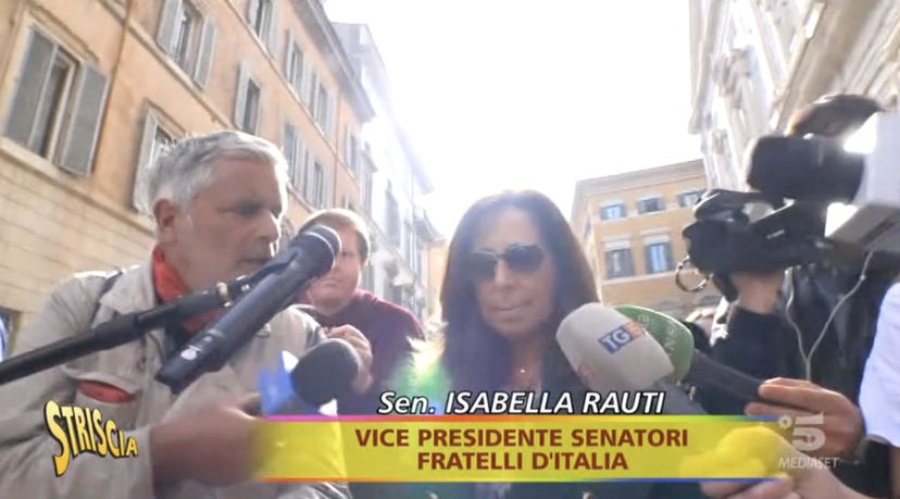 Isabella Rauti non vuole ripetere le parole di Meloni sul fascismo | VIDEO preview