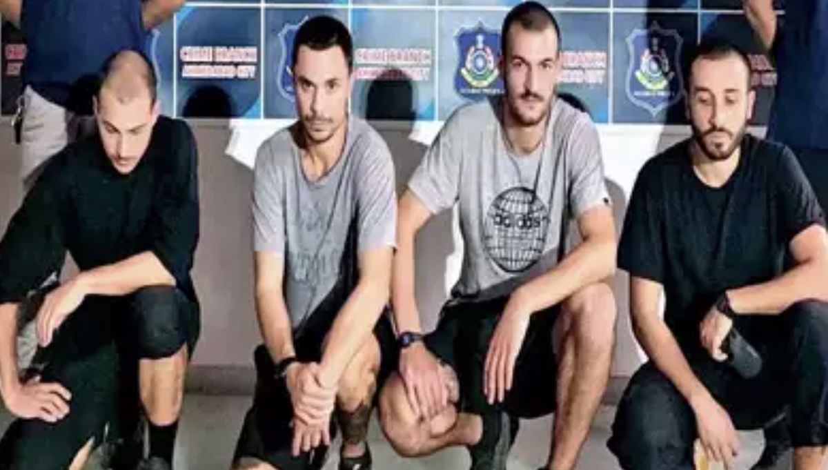 I 4 italiani arrestati in India per aver scritto “tagliatelle” su due vagoni della metro article-post