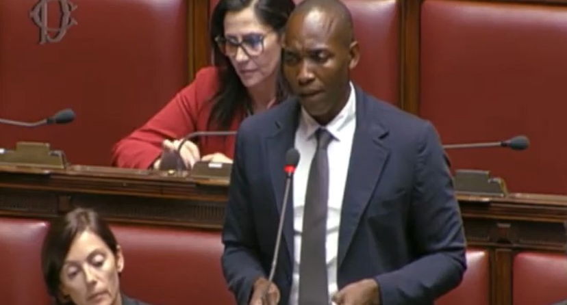 “Mi dia del lei”: la lezione di Aboubakar Soumahoro a Giorgia Meloni che gli aveva dato del tu | VIDEO article-post