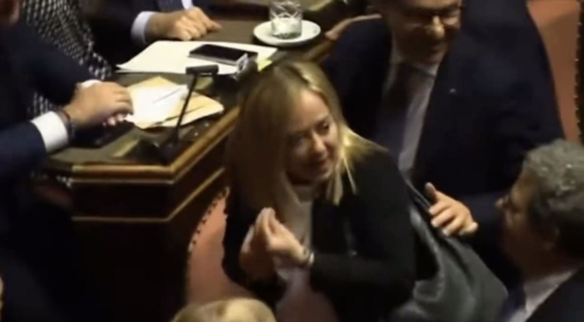 Salvini ha rischiato di far cadere Meloni dalle scale del Senato | VIDEO article-post