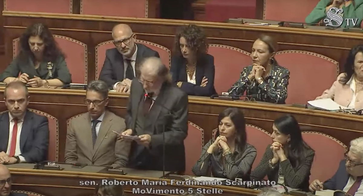 Il senatore M5S Scarpinato interrotto da La Russa mentre accusa Forza Italia di avere avuto rapporti con la mafia | VIDEO article-post