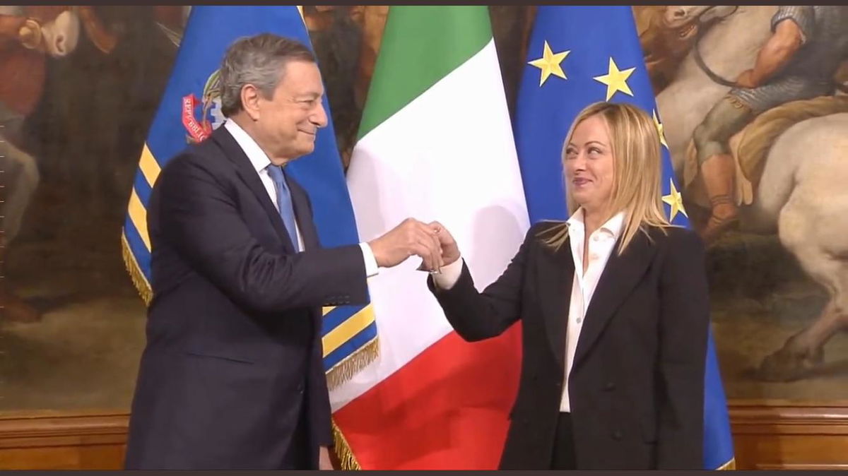 Giorgia Meloni riceve la campanella e si commuove: si insedia ufficialmente il nuovo Governo article-post
