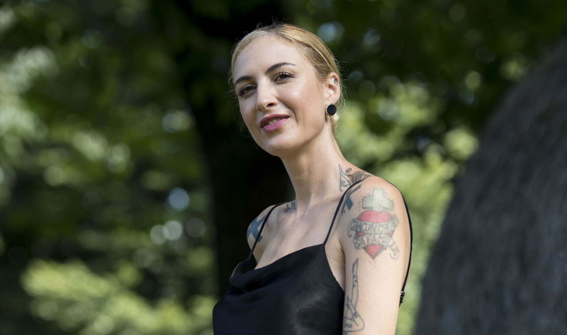 Ema Stokholma al tassista: «Le sembra normale non voler accettare il pagamento con il POS?» article-post