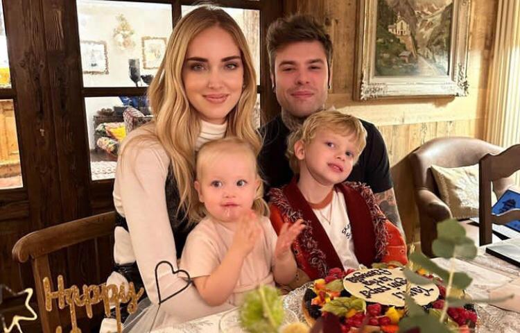 “Leo, un sorriso e poi hai finito”: polemica su Chiara Ferragni dopo la storia (poi rimossa) col figlio Leone article-post