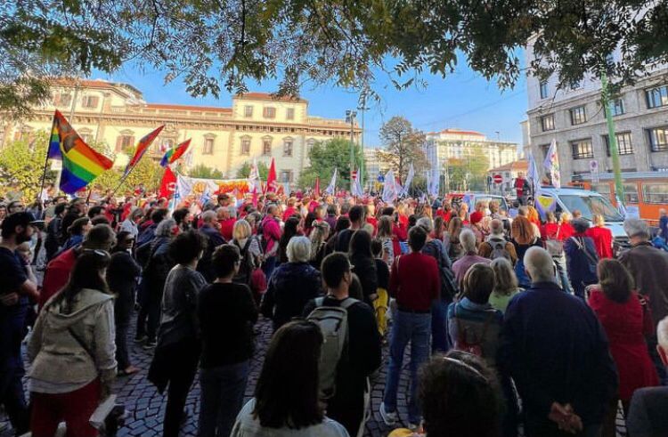 I Sentinelli scendono in piazza contro il Governo: “Non saremo la nuova Ungheria o la nuova Polonia” article-post