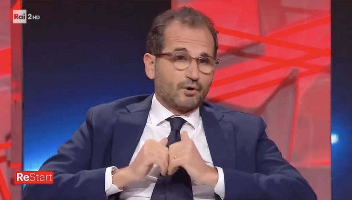 Il sottosegretario alla Salute dice che non ci sono prove dell’efficacia dei vaccini anti-Covid article-post