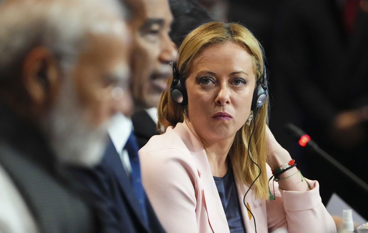 “Ho il diritto di fare la madre come ritengo”, Giorgia Meloni risponde alle polemiche per aver portato la figlia a Bali article-post