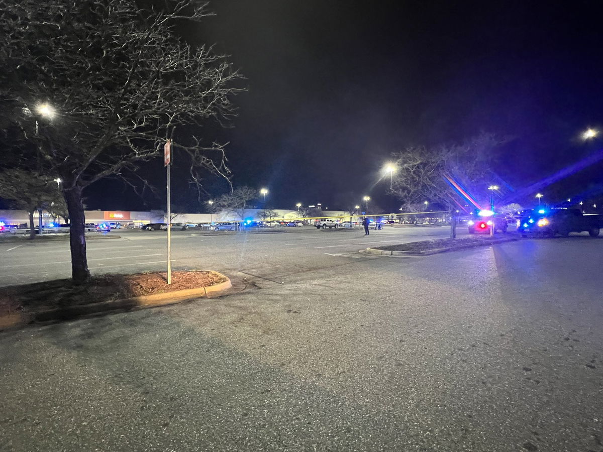 Usa, nuova sparatoria in un Walmart in Virginia: diversi morti article-post