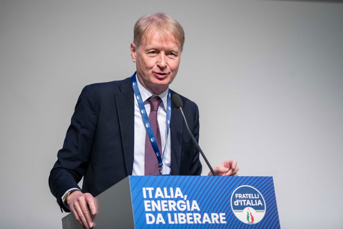 Il capogruppo di FdI Malan torna sulle sue parole sull’omosessualità: “Non ho detto che è un abominio” article-post
