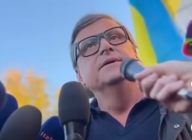 Calenda attacca Conte dal corteo per la pace a Milano: “Qualunquista di destra” article-post