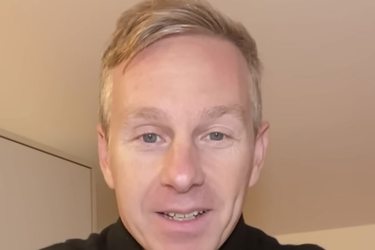“Siete dei polli”, la supercazzola di Orsini per giustificare la gaffe su William J. “Ampio” | VIDEO article-post