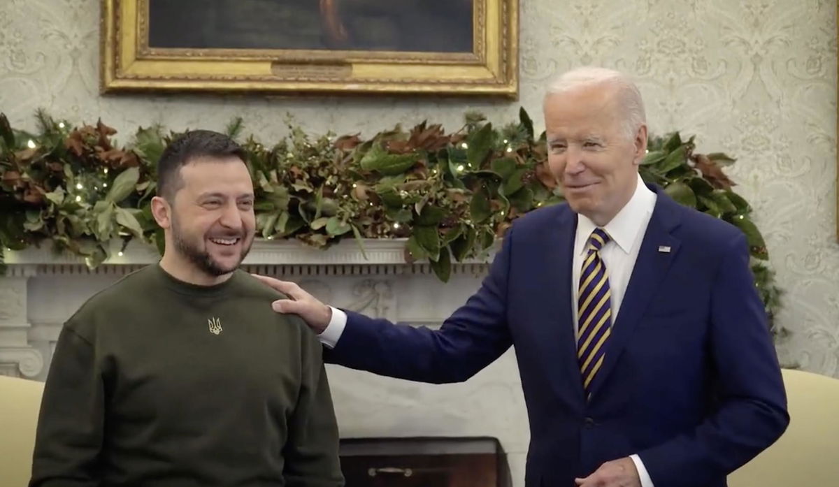 “Sì alla pace, ma senza compromessi sui territori”, le parole di Zelensky durante l’incontro con Biden | VIDEO article-post