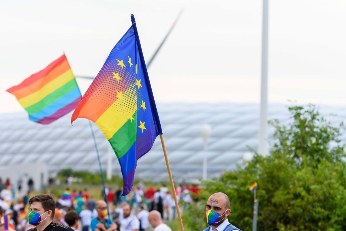 La Commissione europea vuole riconoscere i figli delle coppie gay in tutti gli Stati dell’Unione article-post
