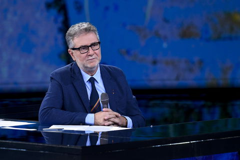 La replica di Fazio all’uomo che per strada gli ha urlato “i migranti portali a casa tua!” preview