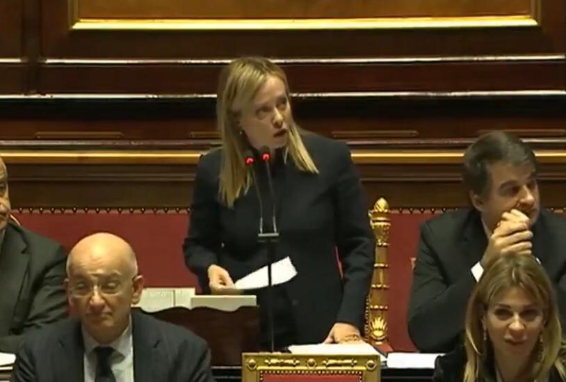 Meloni ironizza sul M5S: “Convinciamo i russi a ritirarsi col reddito di cittadinanza?” | VIDEO article-post