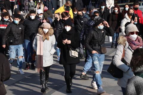 “Mascherine e smart working se la situazione peggiora”: il Covid in Cina preoccupa il Ministero preview