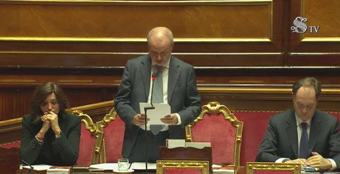 Il ministro Schillaci: “Obbligo mascherine fino al 30 aprile nelle strutture sanitarie” preview