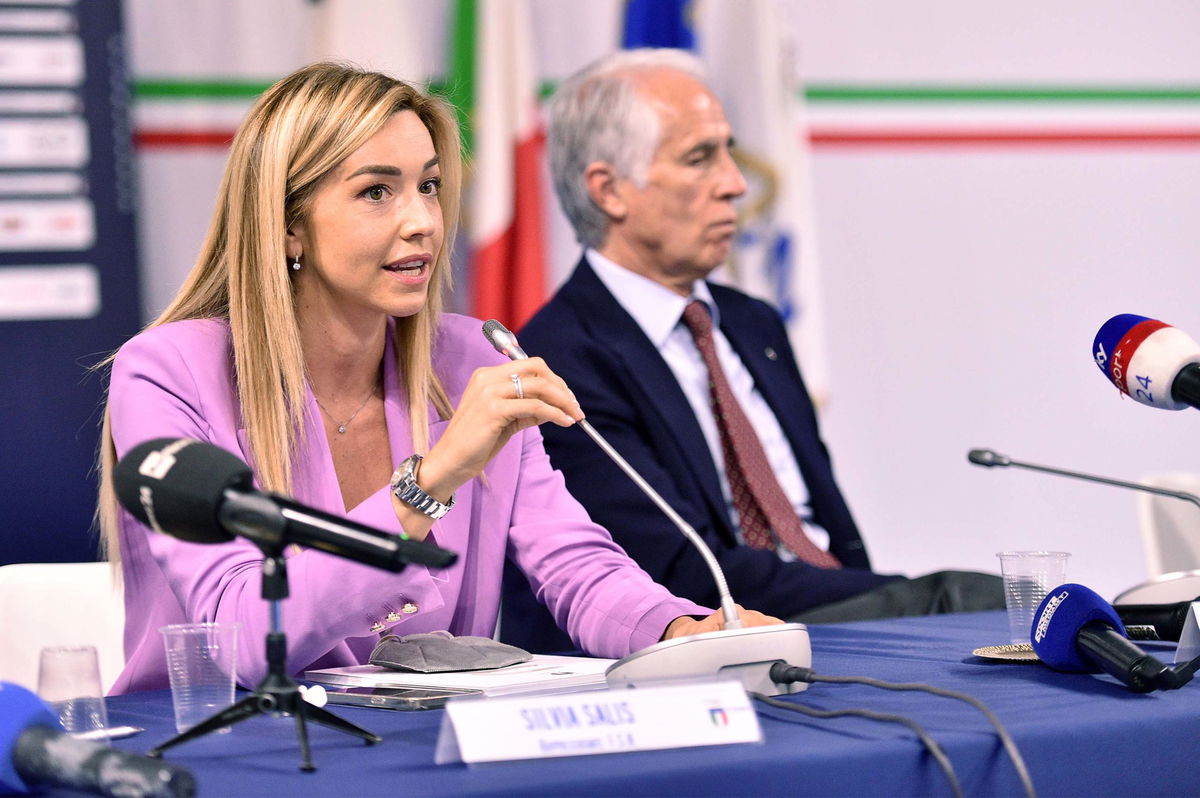 Il tassista nega all’ex campionessa Silvia Salis il pagamento col Pos: “È finita la pacchia delle banche” article-post