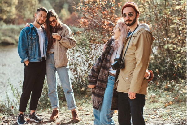 Chic con le sneakers: alcune delle migliori opzioni per indossarle correttamente article-post