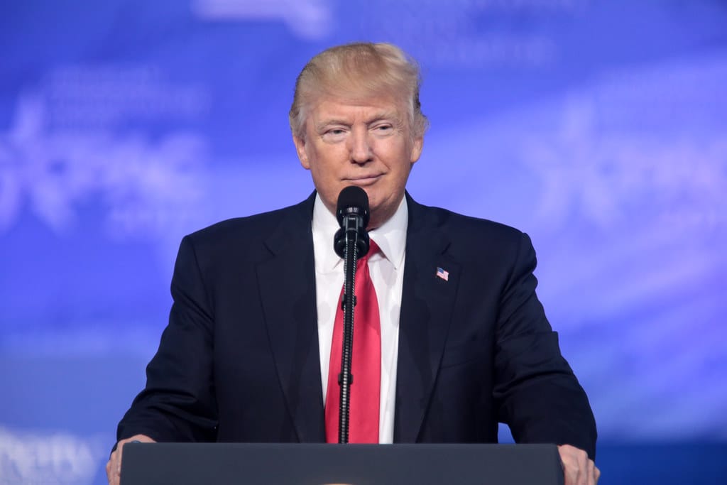 Donald Trump: “Se verrò rieletto abolirò clausola 230” article-post