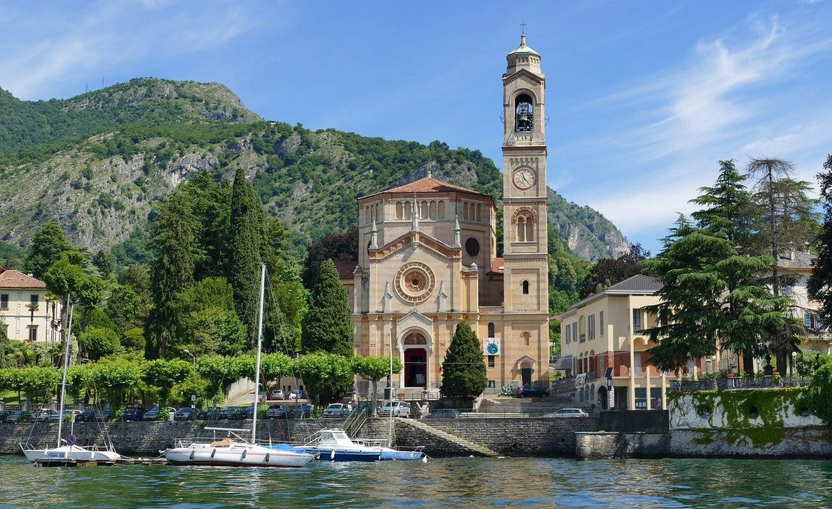Tremezzo: tra l’azzurro del lago e quello del cielo article-post