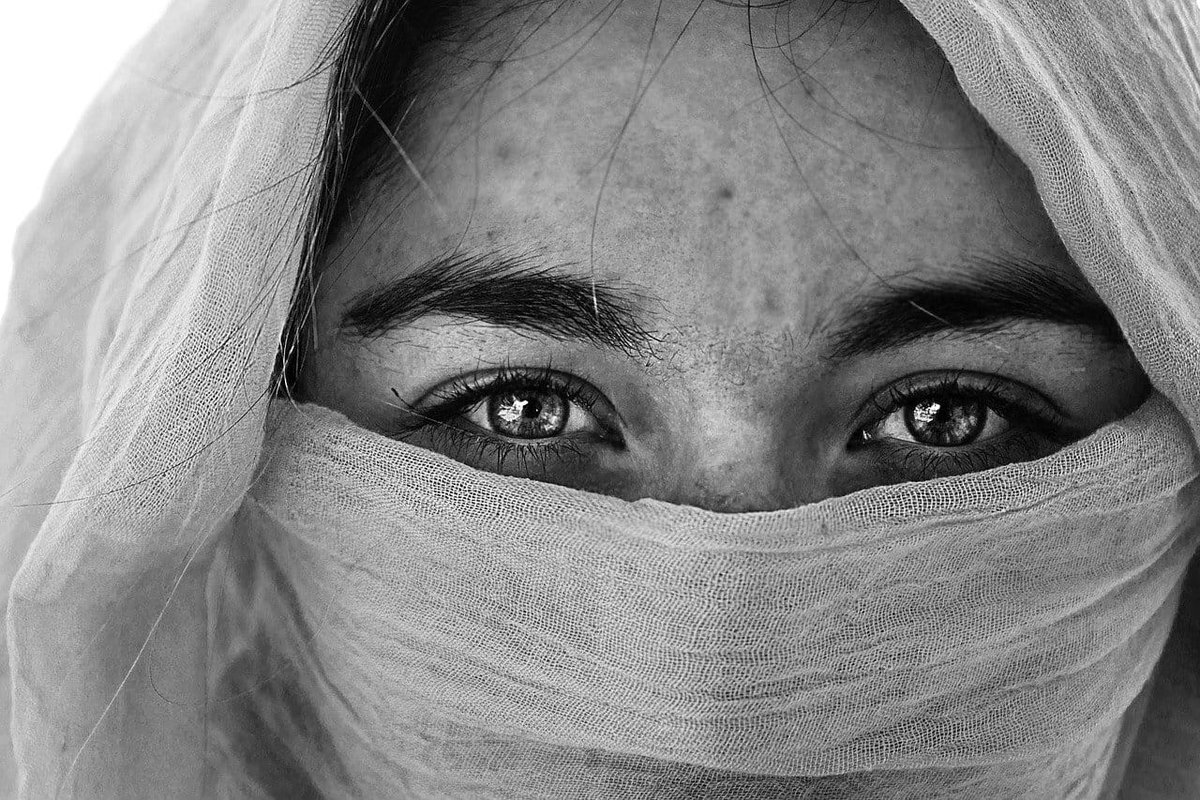 Abito a rovescio, le donne saudite si ribellano article-post
