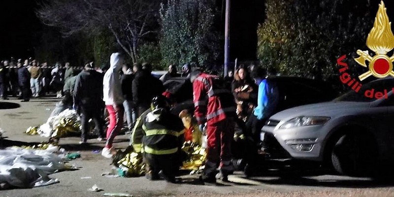 Spray urticante e panico. Dramma al concerto di Sfera Ebbasta: sei morti article-post