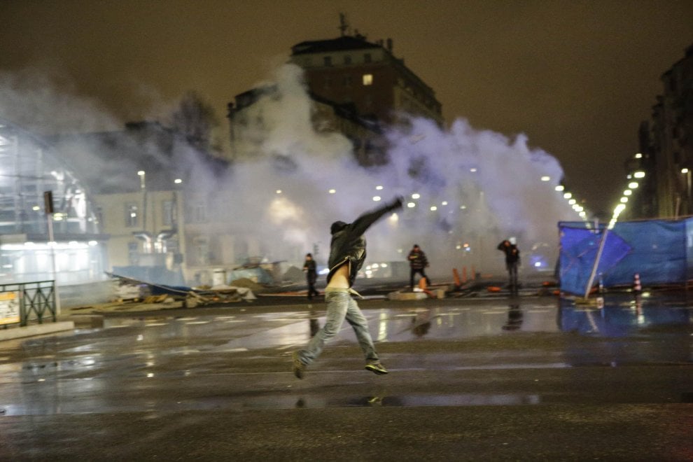 Torino, scontri tra le Forze dell’ordine e il corteo antifascista article-post