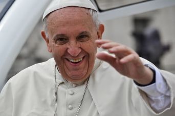 Papa Francesco contro le persecuzioni sui cristiani article-post