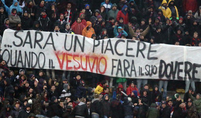 Tifosi della Roma consigliano agli Swans di insultare i napoletani article-post
