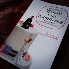 “Sposati e sii sottomessa”, il fenomeno Costanza Miriano article-post