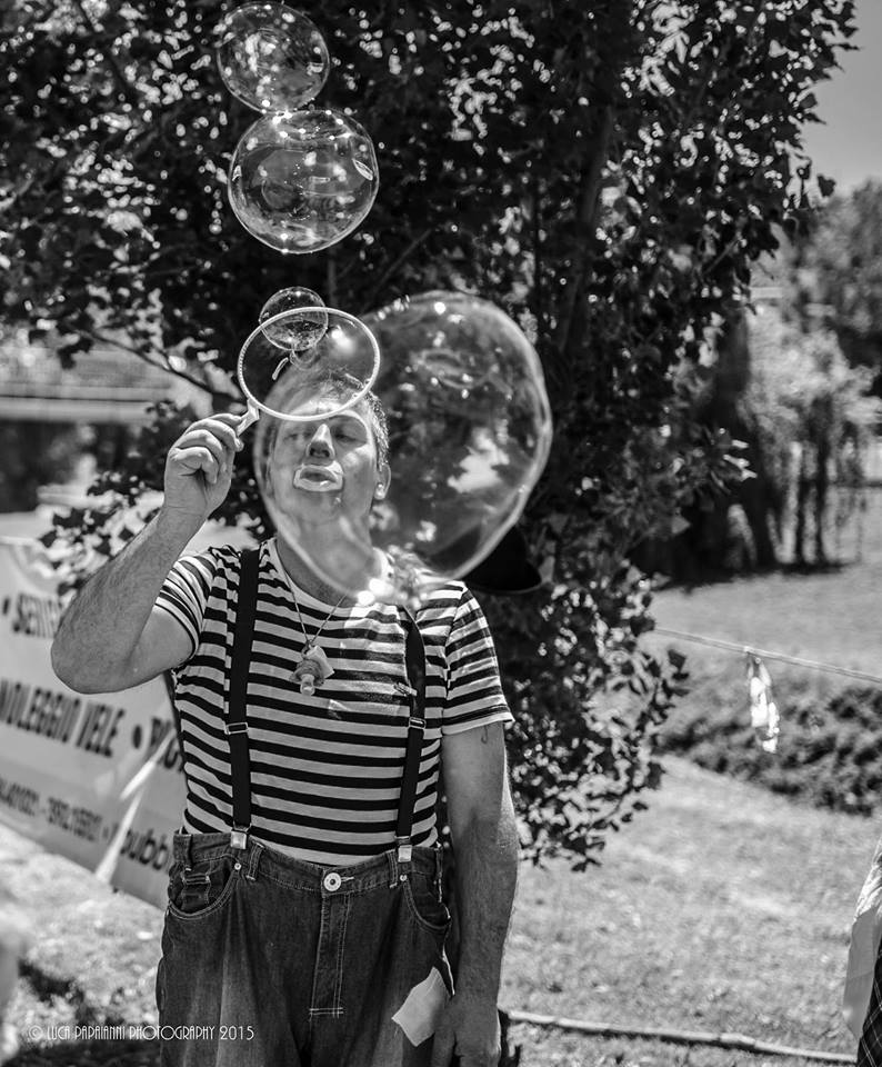 Niente paura, solo gioia: questo è il messaggio del clown Fragolino article-post