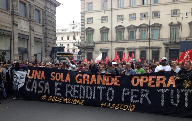 Roma teatro di violenza : corteo per il diritto alla casa diventa sede di scontri tra agenti e manifestanti article-post