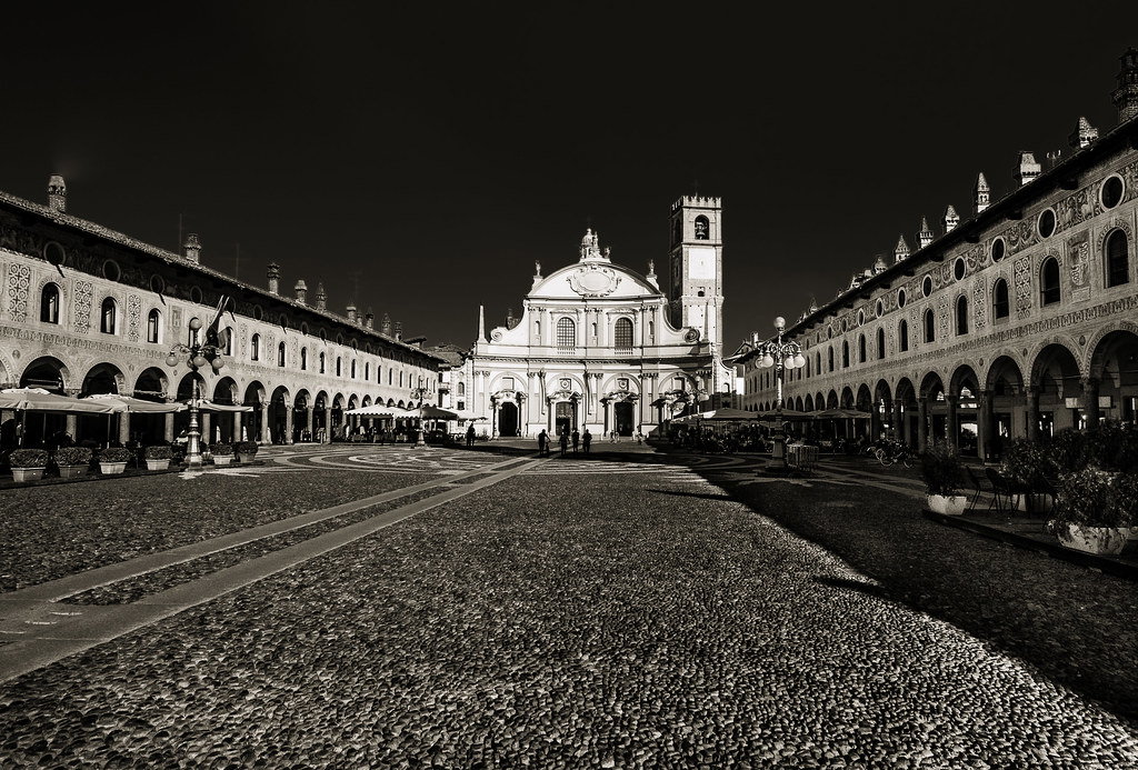 Vigevano: la piazza più bella … article-post