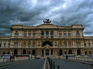 Insulti via Facebook, ora si rischia il carcere article-post