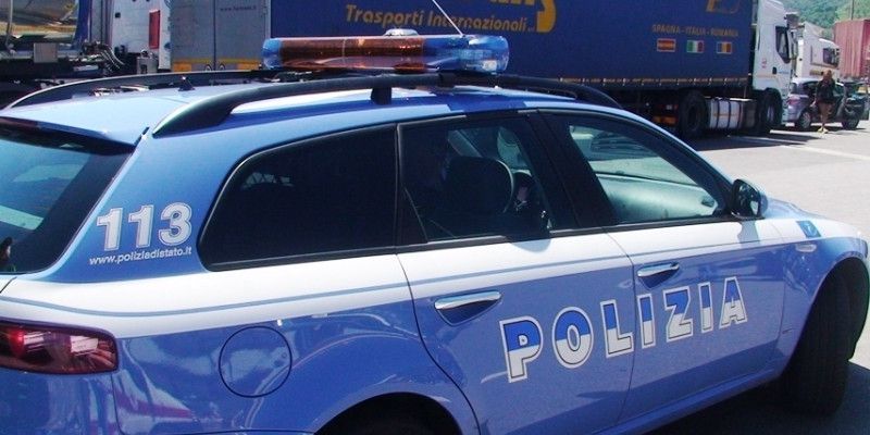 Taranto – Droga, pistole e maschere in casa, arrestato (foto); Irruzione nel supermercato all’apertura article-post