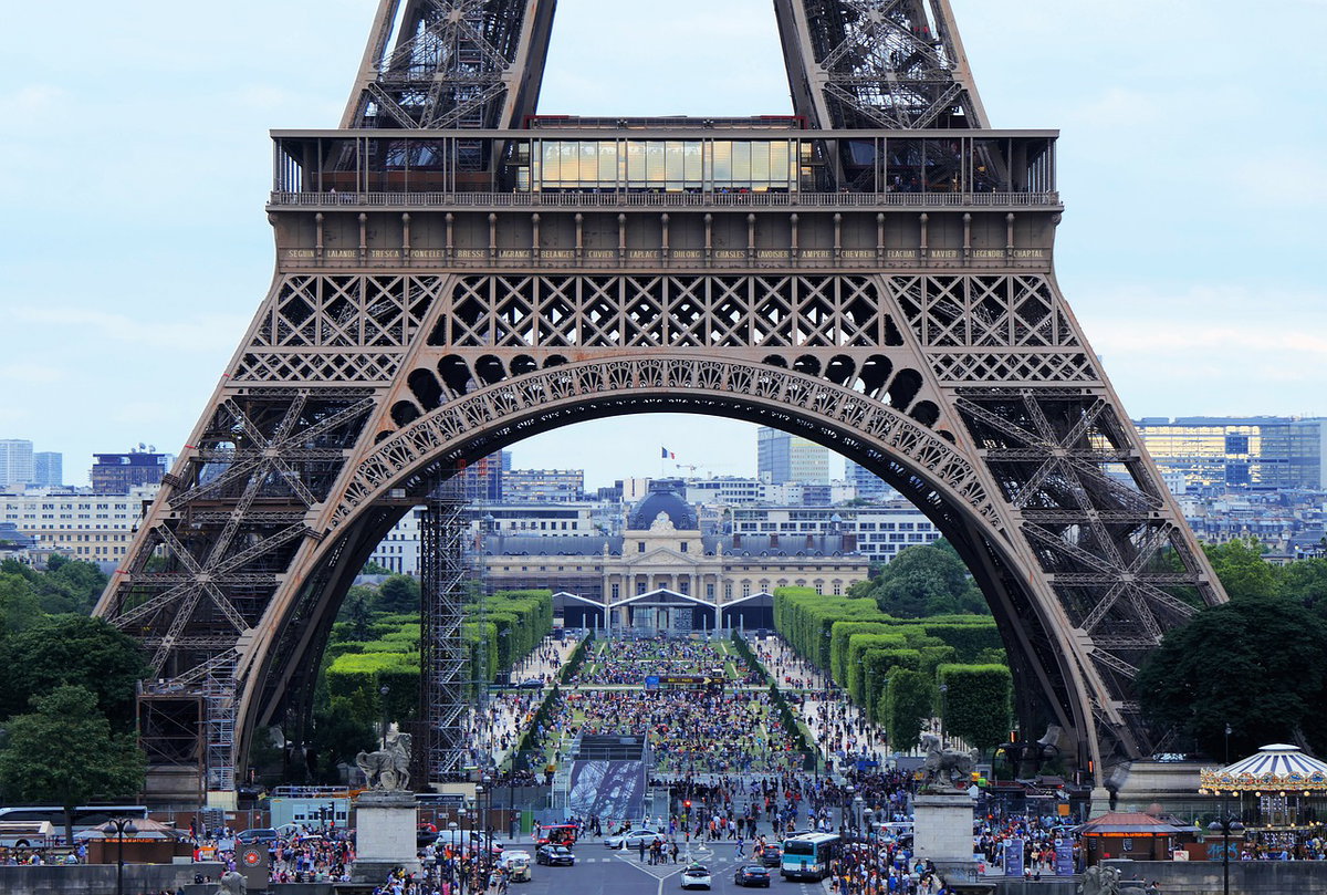Strage a Parigi: funzionario disabile uccide 4 persone article-post