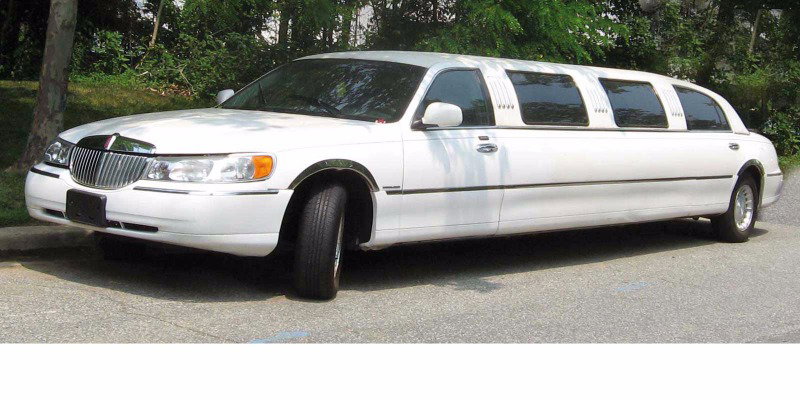 Bambina a scuola in limousine, polemiche article-post